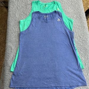 2 pk Reebok Tanks